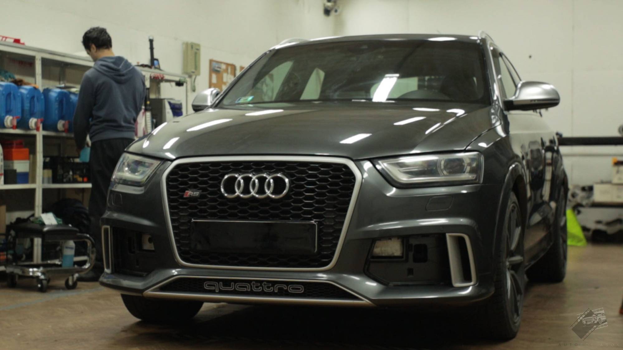 Audi RS Q3 karosszéria fóliázás - KPMF Gloss Chalk White K75411 nardo szürke autófólia eredeti állapot