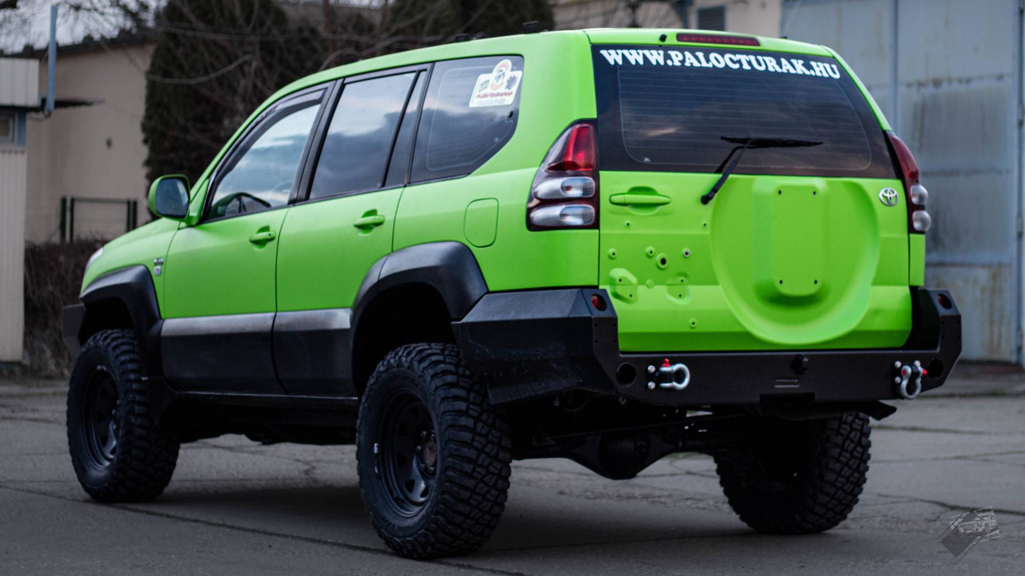 Toyota Landcruiser autó fóliázás - KPMF Lime Green K89073 lime zöld karosszériafólia bal hátsó nézet